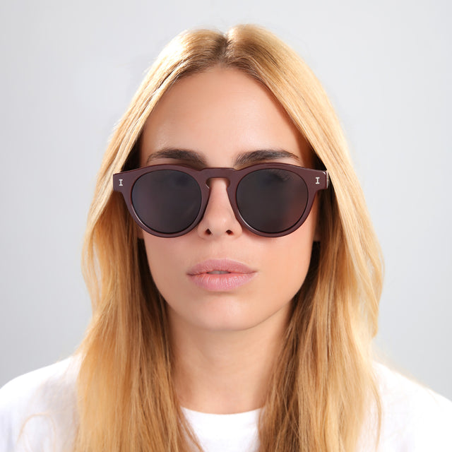 Blond woman in a white tee wearing Leonard Sunglasses Bordeaux with Grey
