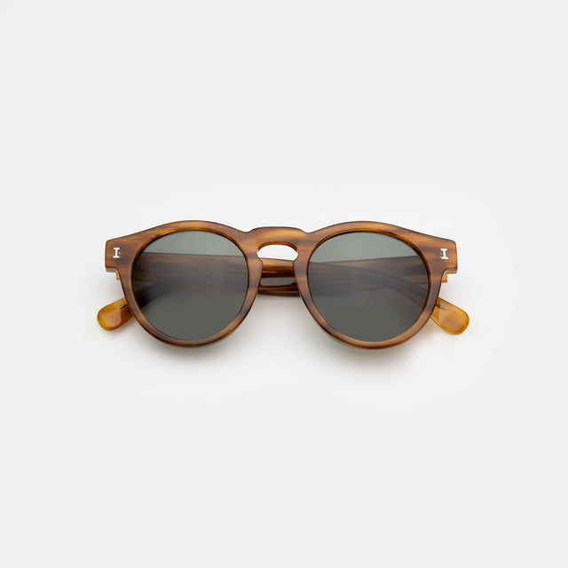 Leonard Sunglasses side view in Teak / Olive