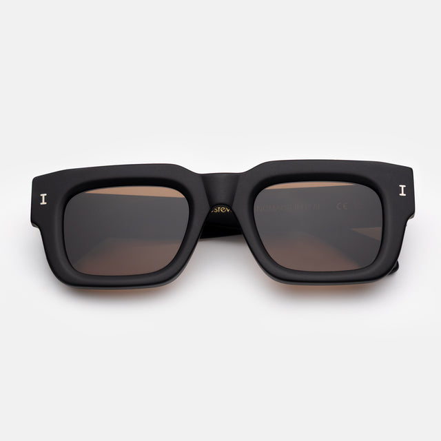 Lewis 50 Sunglasses side view in Matte Black / Brown Flat