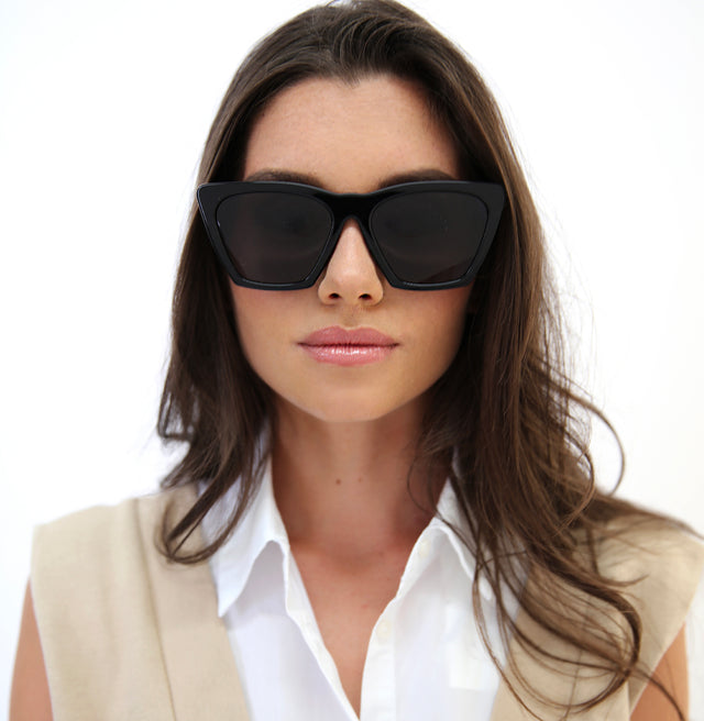 Model with brown straight hair wearing Lisbon 57 Sunglasses Black with Grey