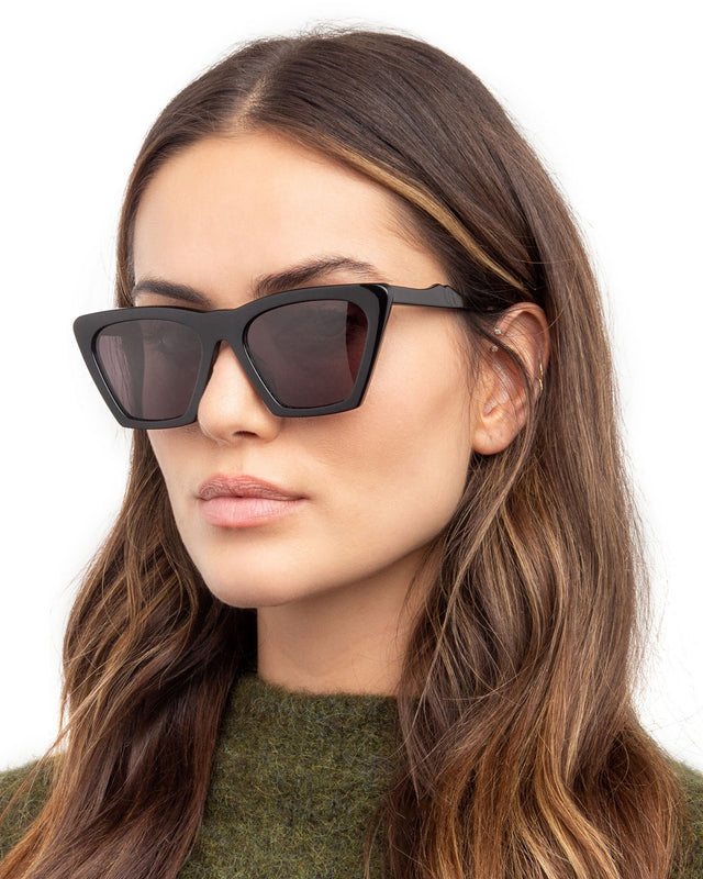 Brunette with Wavy Hair wearing Lisbon Sunglasses Black with Grey