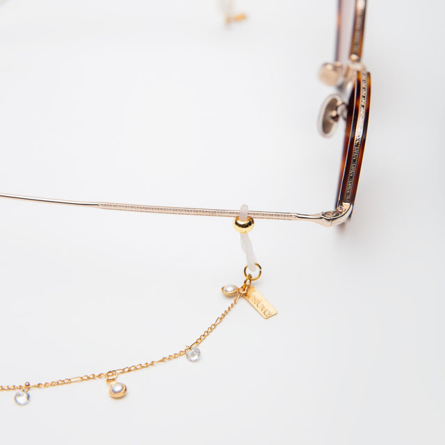 Another close up angle of chain shown attached to Beak Ace  Margarita