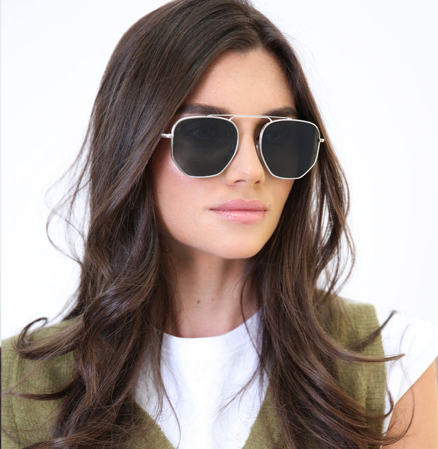 Brunette with wavy hair wearing Patmos Sunglasses Silver with Olive Flat
