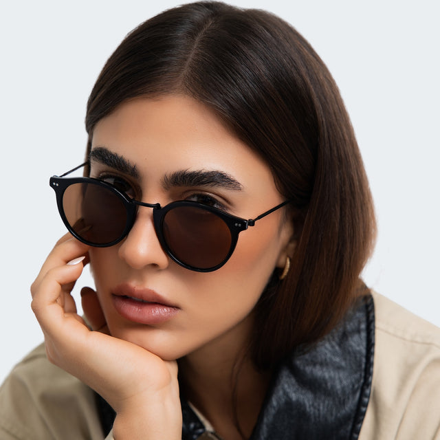 Close up of woman wearing Portofino Sunglasses Black with Brown
