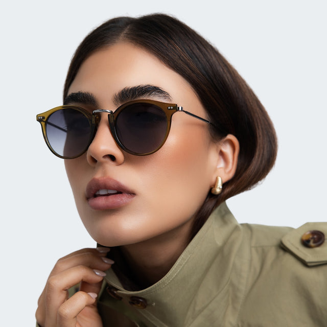 Woman in a trench coat wearing Portofino Sunglasses Moss with Grey Gradient