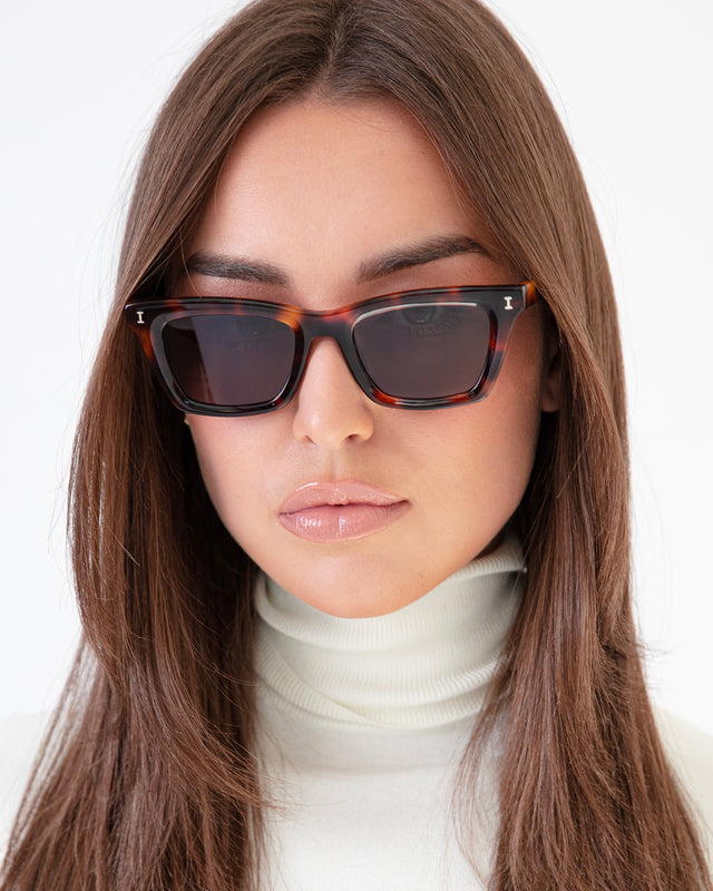 Brunette model with straight hair wearing Portugal Sunglasses Havana with Grey Flat