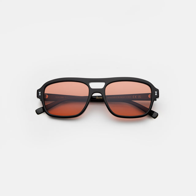 Queens Sunglasses side view in Black / Sunset Flat