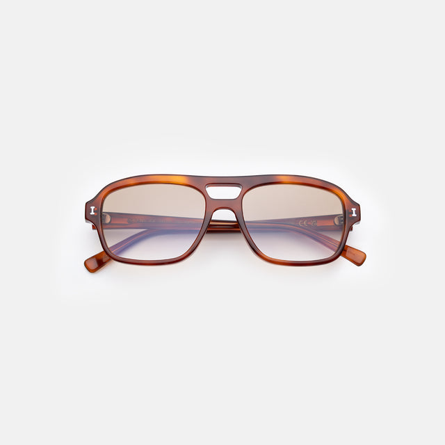 Queens Sunglasses side view in Red Havana / Taupe Flat Gradient