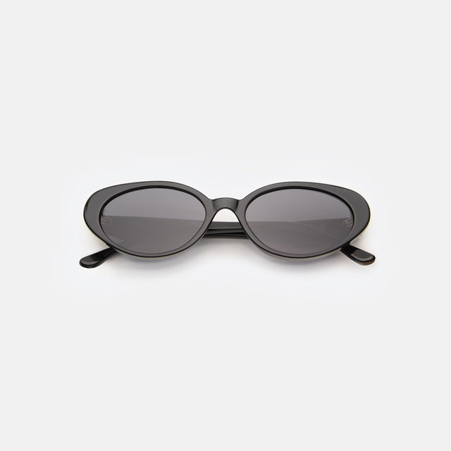 Sheila Sunglasses side view in Black / Grey Flat