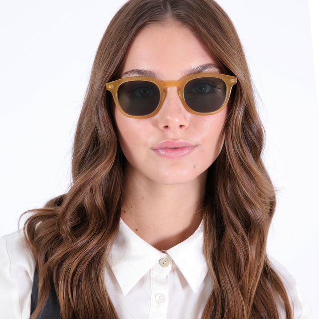 Brunette model with curled hair wearing Slope Sunglasses Blond with Olive