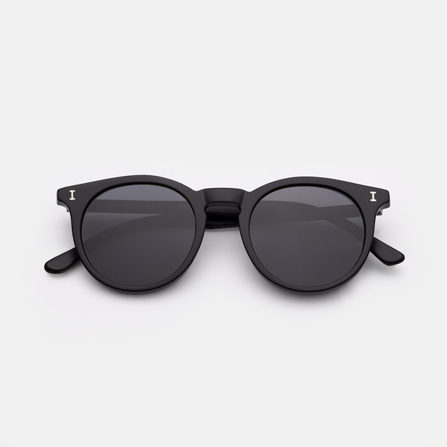 Sterling Sunglasses side view in Matte Black / Grey Flat