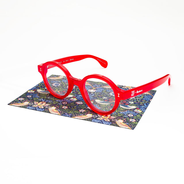 The Met x illesteva Optical shown over the Strawberry Thief limited edition cloth