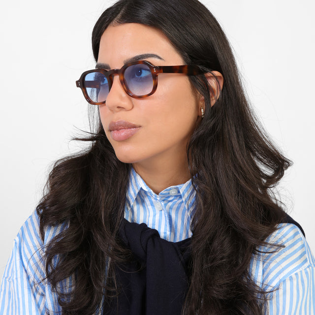 Brunette model looking right wearing Washington Sunglasses Havana with Blue Flat Gradient See Through