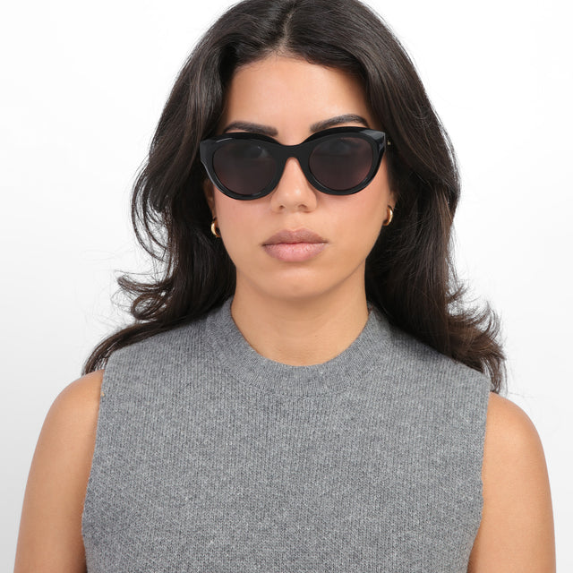 Brunette model with wavy hair wearing Wellington Sunglasses Black with Grey