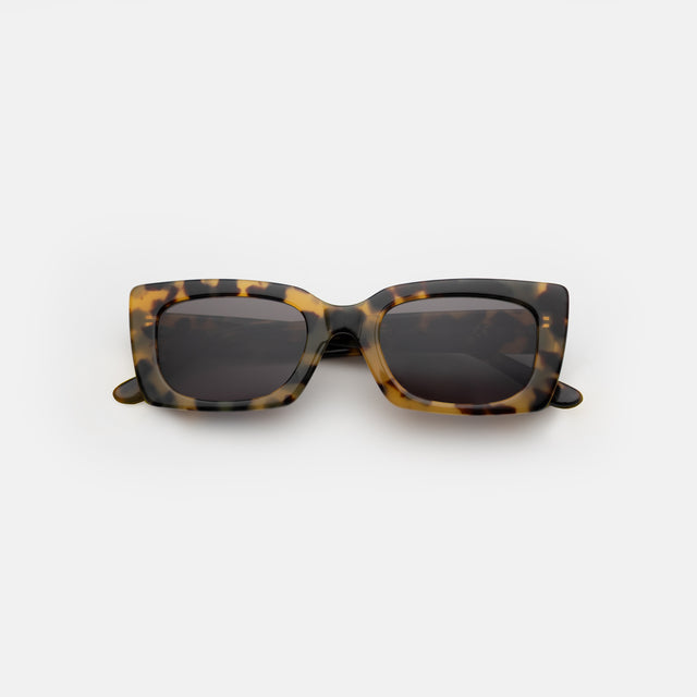 Wilson Sunglasses side view in Tortoise / Grey Flat