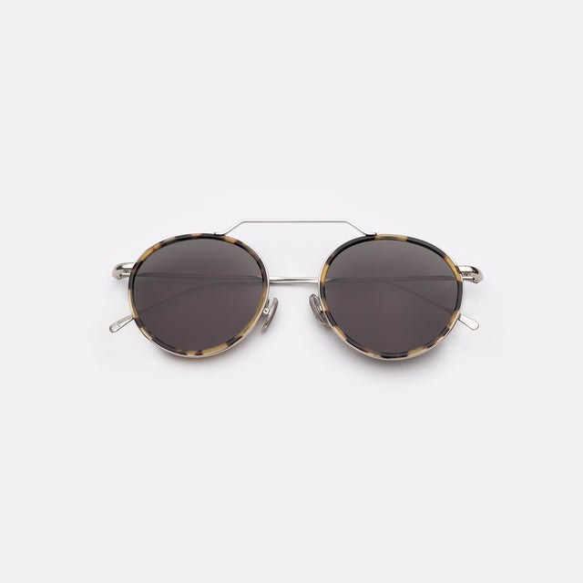 Wynwood Ace Sunglasses side view in Tortoise/Silver / Grey Flat