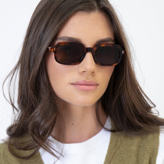 Brunette model with straight hair wearing Berlin Sunglasses Havana with Brown