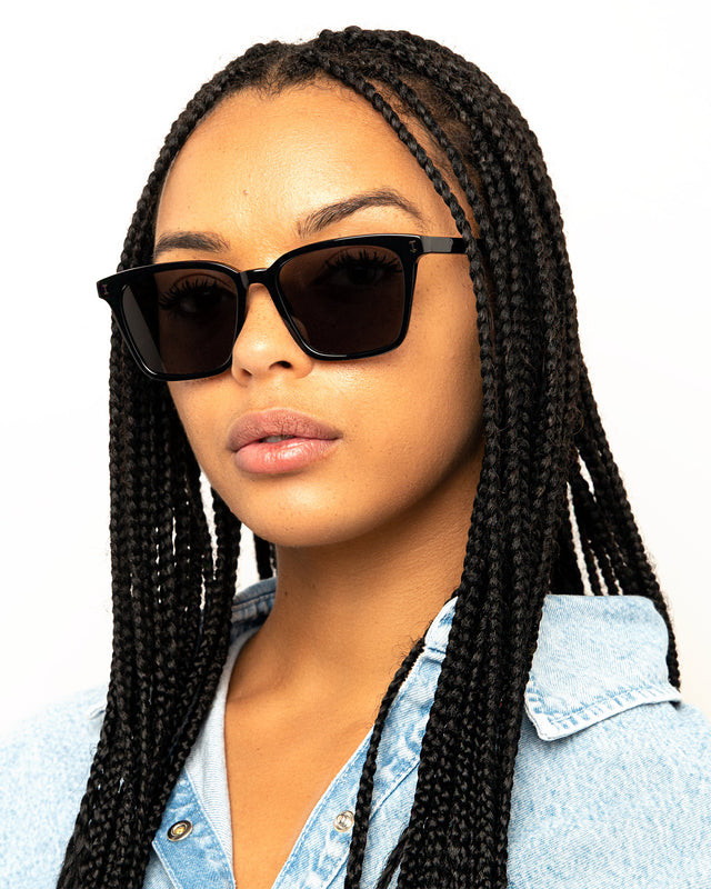 Woman with Braids wearing Asheville Sunglasses Black with Grey
