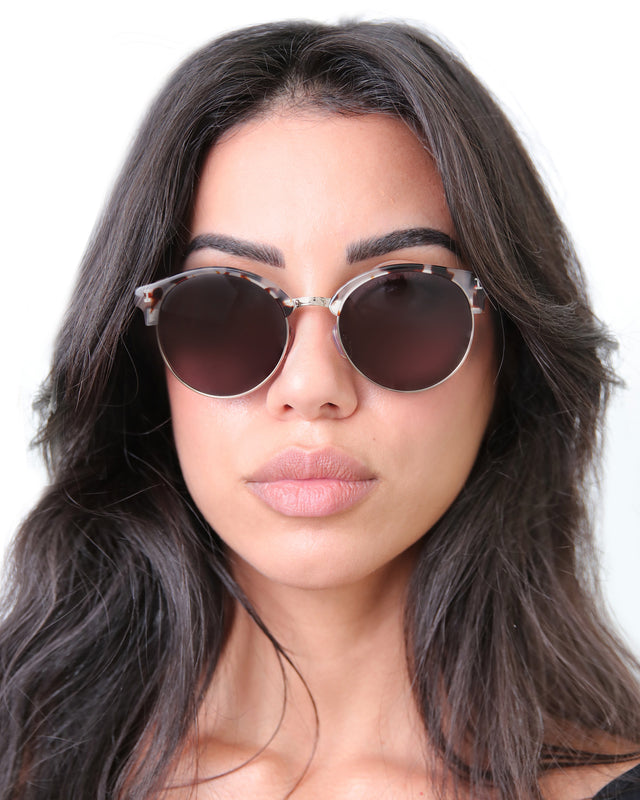 Brunette model with wavy hair wearing Benson Sunglasses White Tortoise Gold with Grey