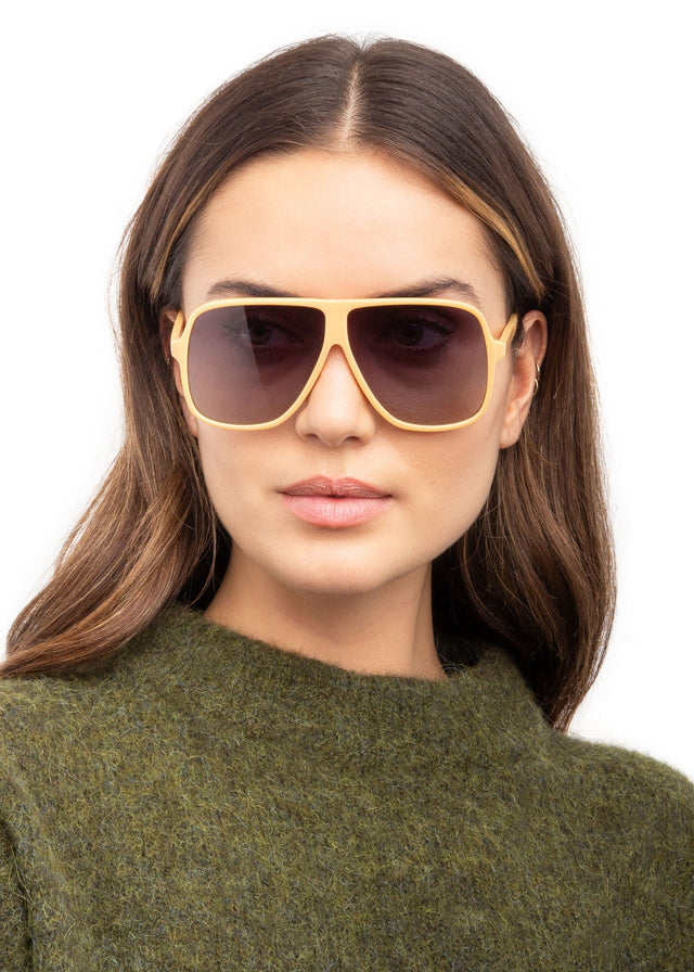 Brunette wearing Connecticut Sunglasses Wafer with Grey Gradient