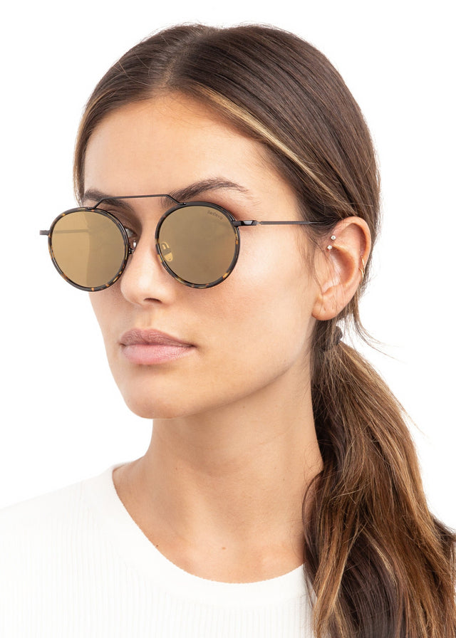 Brunette with a low ponytail wearing Wynwood Ace Sunglasses Flame/Black with Gold Flat Mirror