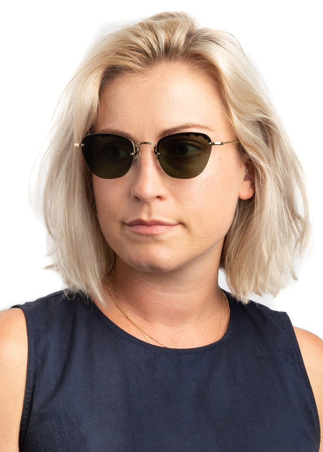 Blonde model with shoulder-length straight hair Sorrento Sunglasses side view in Gold / Olive Flat Lenses