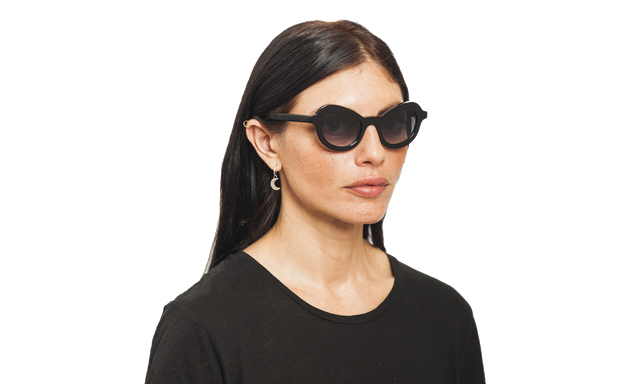 Brunette Delfina Sunglasses Side Profile in Black / Grey Gradient