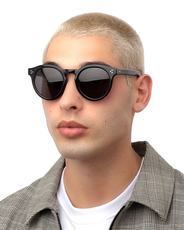 wearing Leonard II E Sunglasses Black Grey