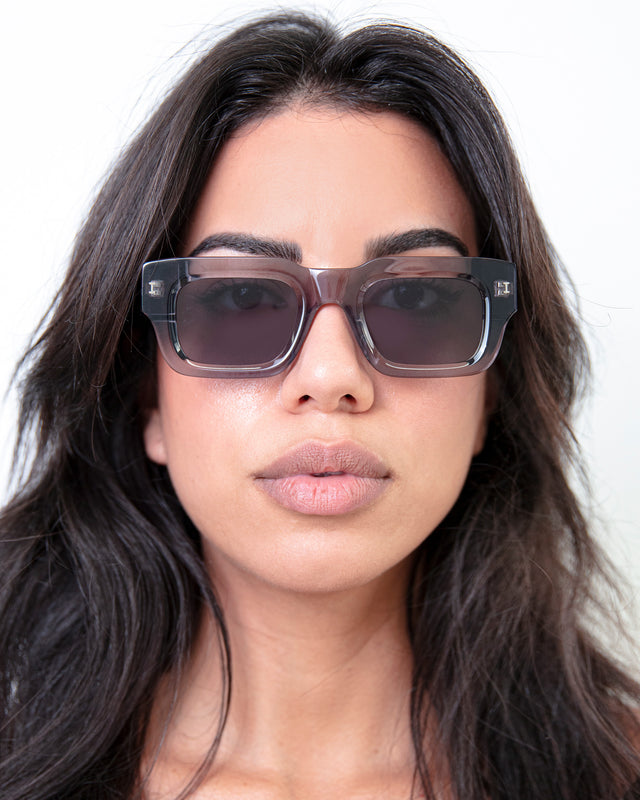 Brunette model with wavy hair wearing Lewis Sunglasses Mercury with Grey Flat
