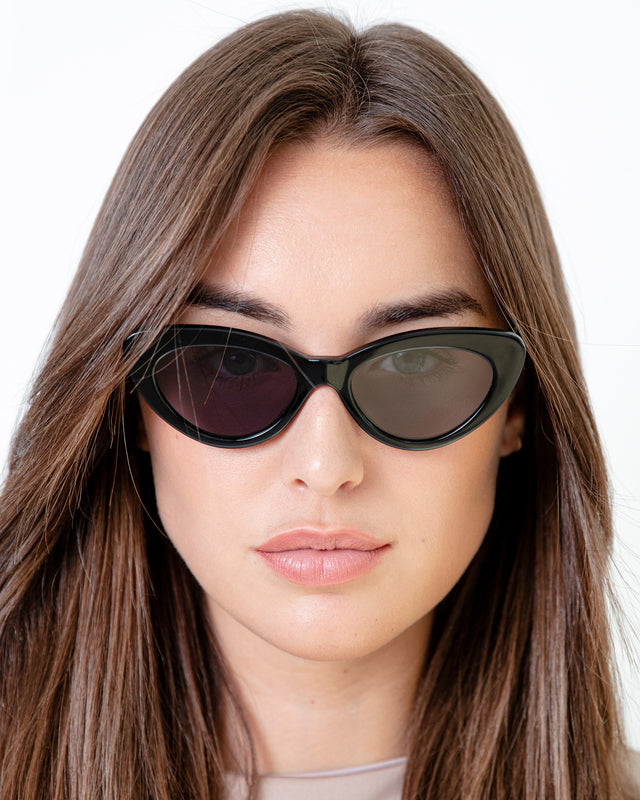 Brunette model with straight hair wearing Pamela Sunglasses Black with Grey Flat