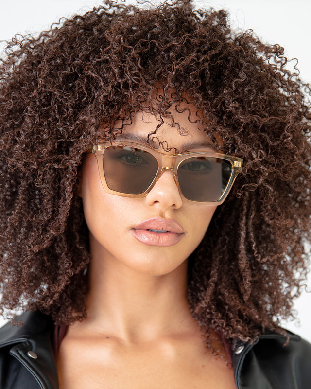 Brunette model with afro-curly hair wearing Silverlake Sunglasses Citrine with Brown Flat
